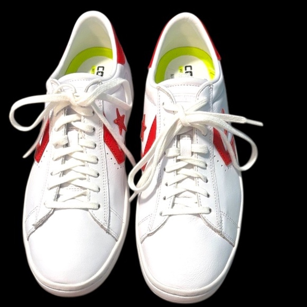 NWOT-Women’s Converse Pro Leather LP Ox Low Top Sneakers in White w/ Red Accents - Picture 3 of 12